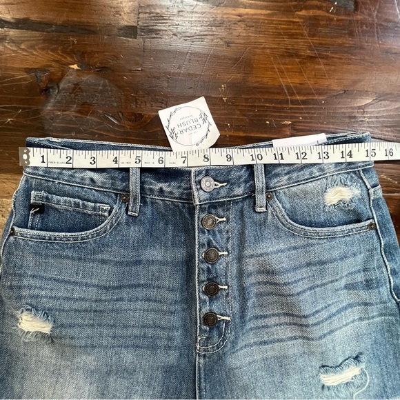 NWT KanCan Sofia Ultra High Rise Distressed Exposed Button Fly Shorts Sz Large - Picture 7 of 9